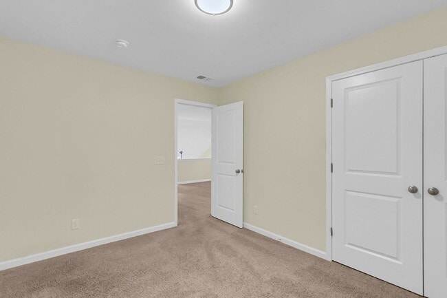 Building Photo - Beautiful FOUR bedroom townhome in Goose Creek!