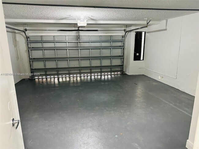 Building Photo - 15038 SW 89th Ter Rd