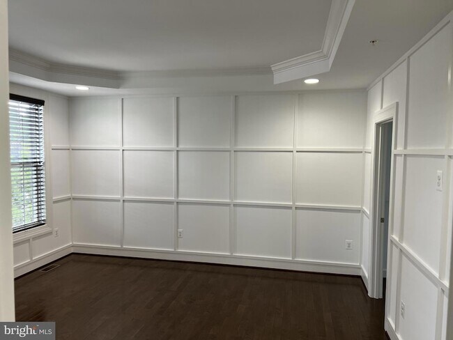 Building Photo - 4092 Sutherland Pl