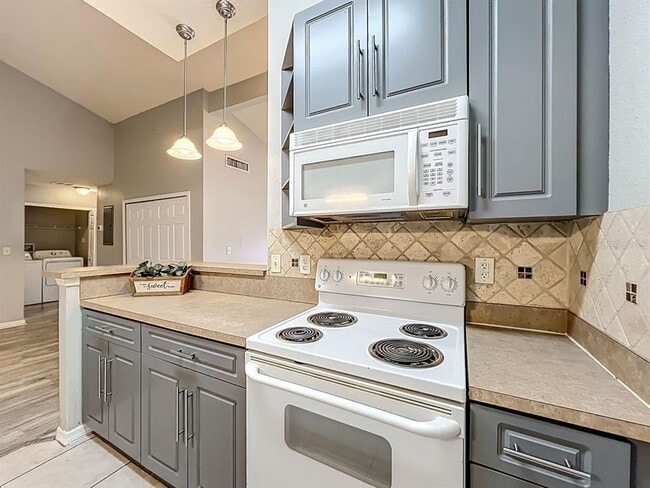 Building Photo - 185 N Pearl Lake Causeway