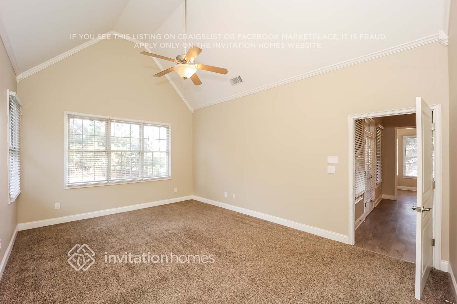 Building Photo - 9207 Golfview Cir