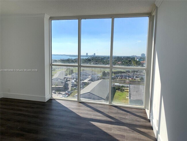 Building Photo - 7601 E Treasure Dr