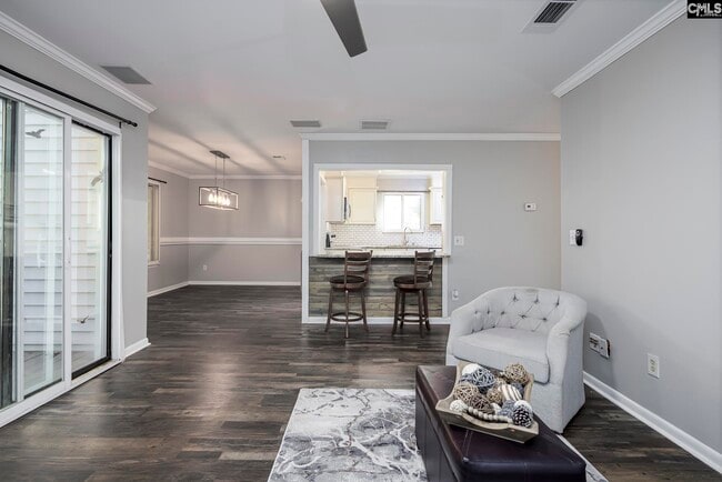 Building Photo - 251 Shoreline Dr