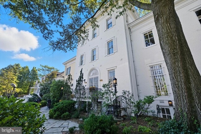 Building Photo - 3308 R St NW