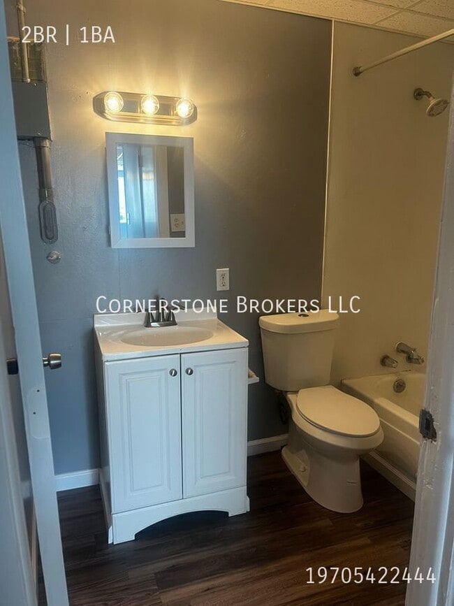 Building Photo - 215 Edmunds-