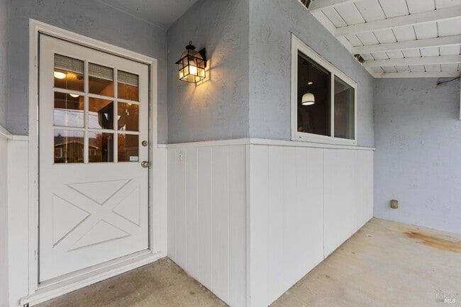 Building Photo - 700 Tamarack Dr