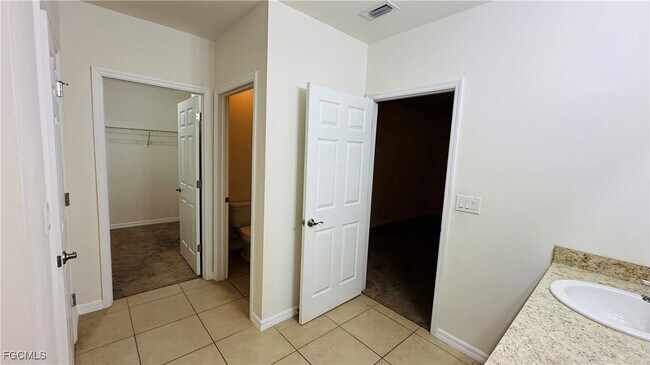 Building Photo - 4417 SW 15th Pl