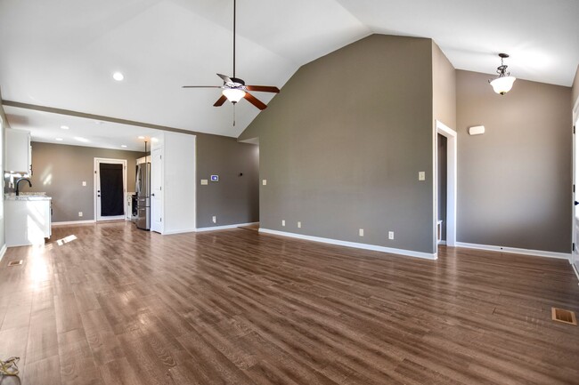 Building Photo - Pet Friendly Three Bedroom!