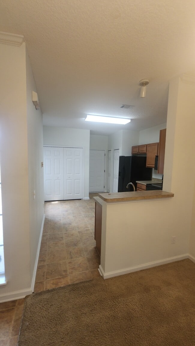Building Photo - Lovely 2 bedroom move-in ready condo located in The Gables community!