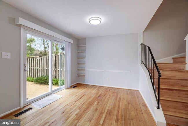 Building Photo - 9823 St Cloud Ct