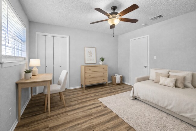 Building Photo - Charming 3-Bed, 2-Bath Home in Saginaw with Garage