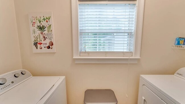 Building Photo - 127 Eagles Landing Dr