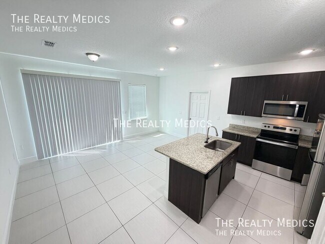 Building Photo - 2481 San Filippo Dr SE