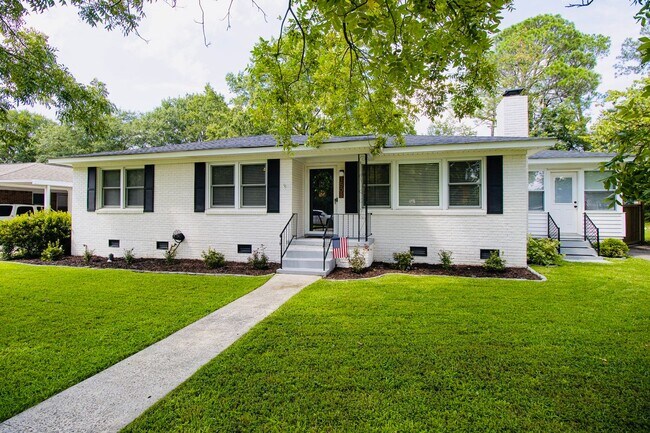 Building Photo - 1508 Hollyberry Ln