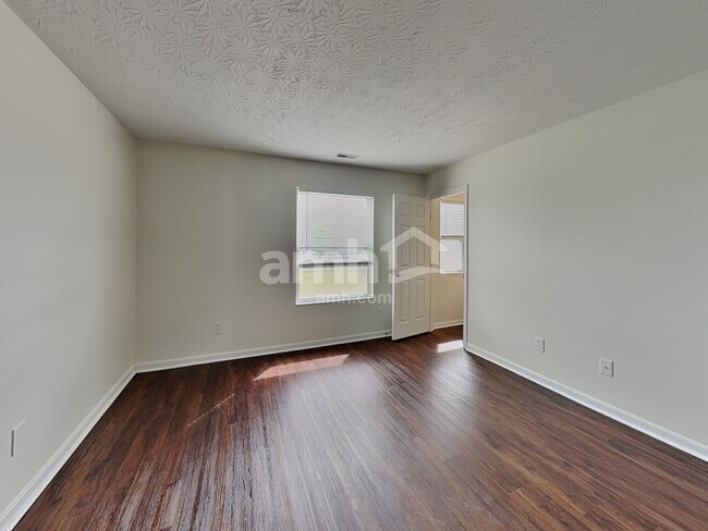 Building Photo - 10248 Meadow Glen Dr