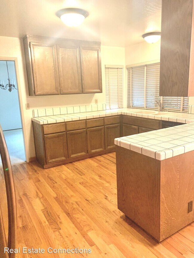 Building Photo - 6 br, 2.5 bath House - 2619 Neves Ct.