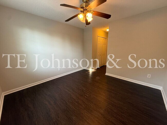Building Photo - 3355 Kensington Pl