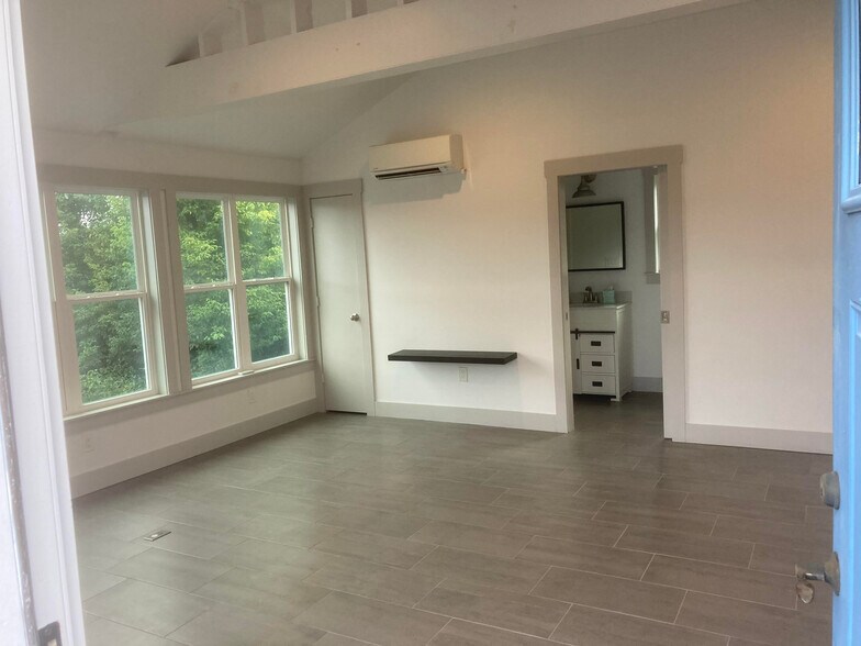 Building Photo - 4102 Woodleigh St