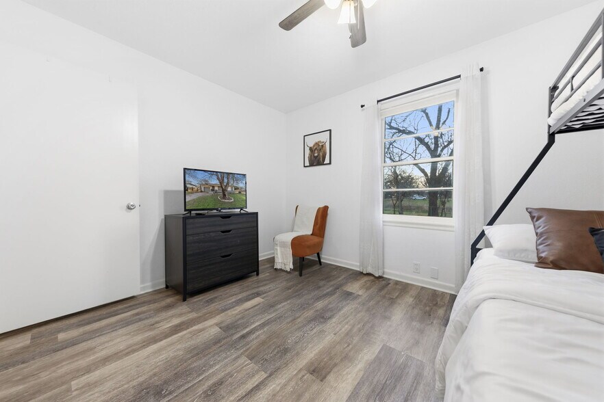 Building Photo - 319 Arnold Ave