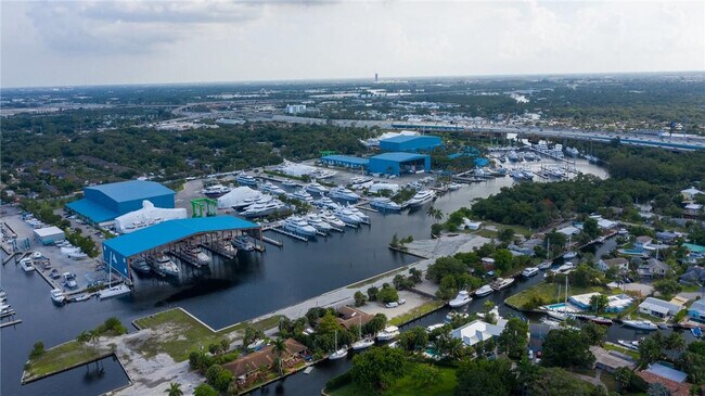 Building Photo - 1000 River Reach Dr