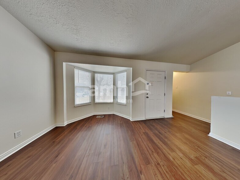 Building Photo - 5697 S Stone Flower Way
