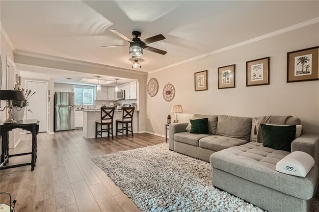 Building Photo - 15 Little Silver Ct