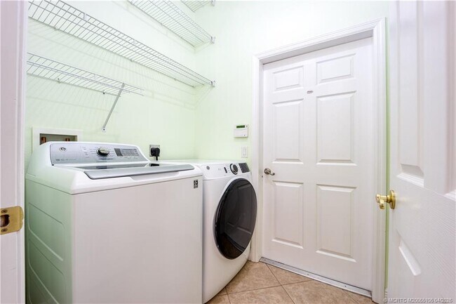 Building Photo - 5936 NW Brenda Cir