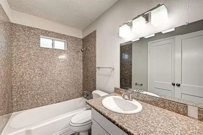 Building Photo - 515 Bluebonnet Dr