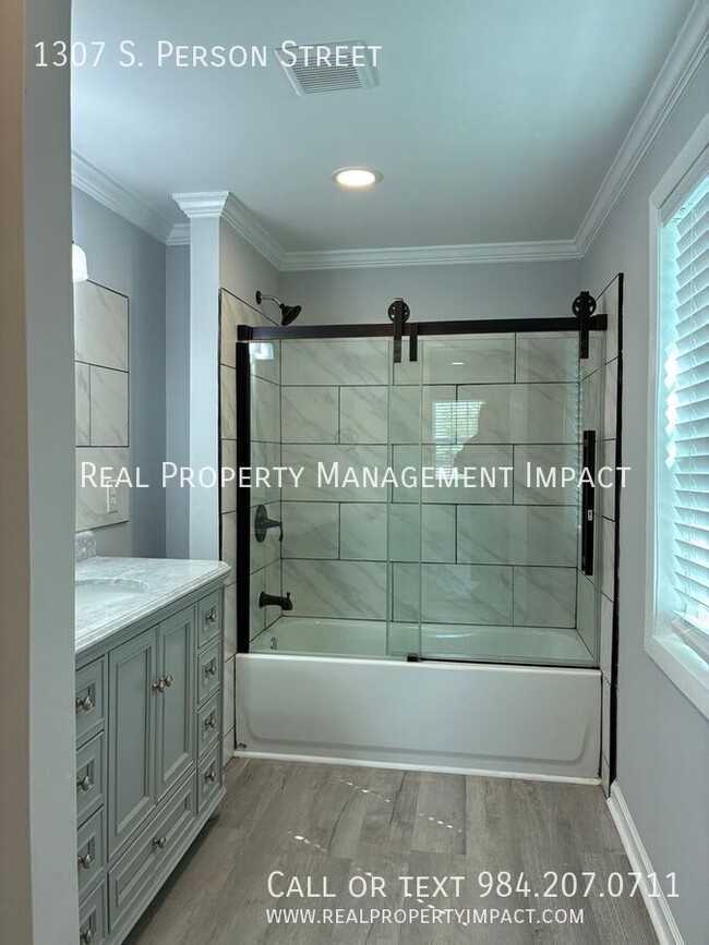 Building Photo - 1307 S Person St