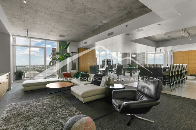 Building Photo - Luxury Condo with Stunning Views and Central AC