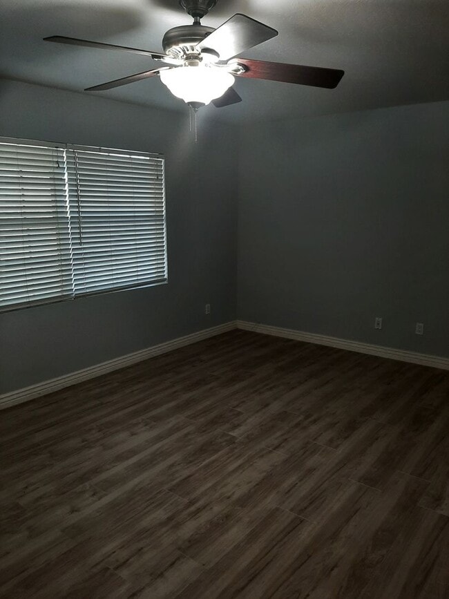 Building Photo - Amazing Panoramic Views & Room to Spread o...