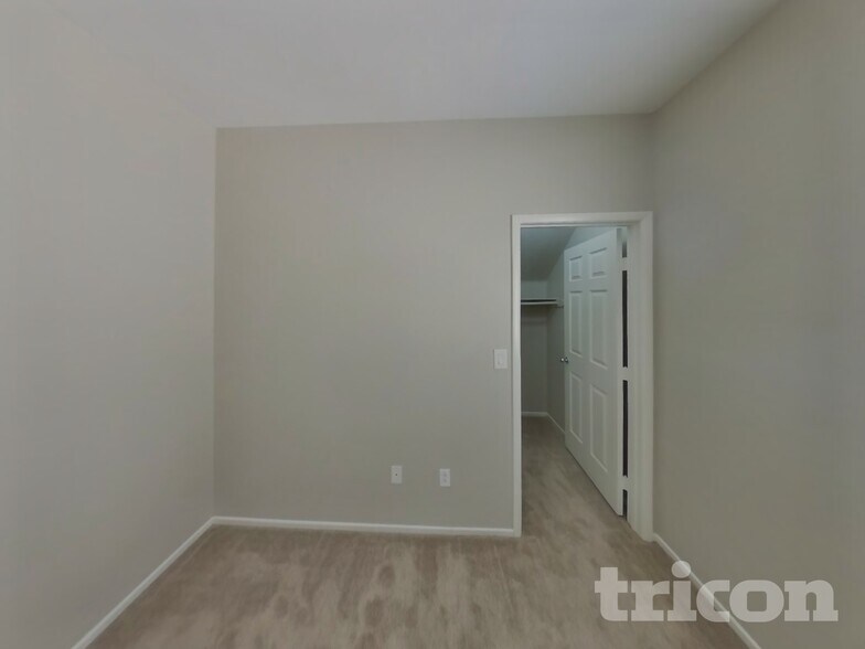 Building Photo - 3613 E Carisbrook Dr