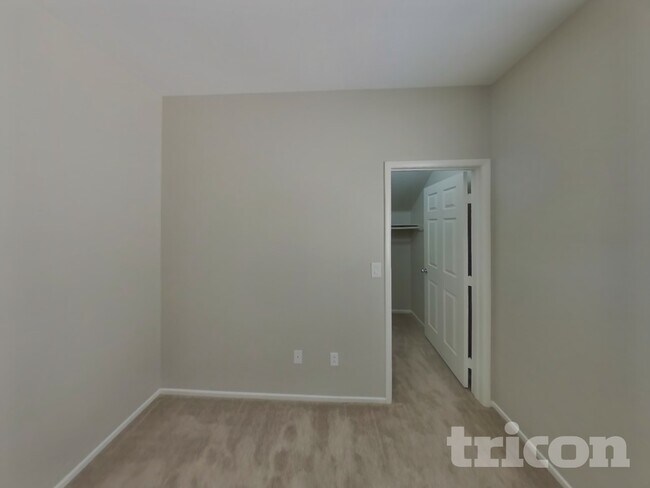 Building Photo - 3613 E Carisbrook Dr