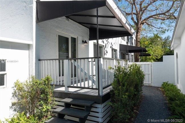 Building Photo - 3669 Poinciana Ave