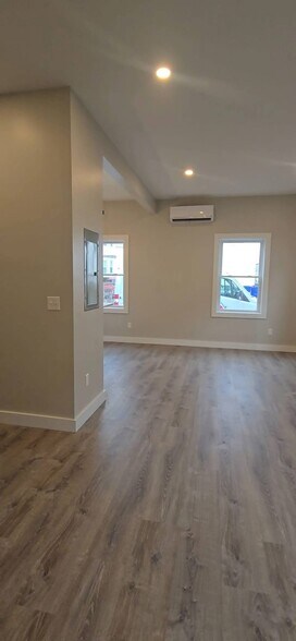 Building Photo - 222 Montaup St