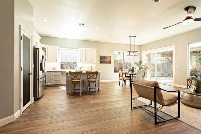 Building Photo - 563 Veneto Ct
