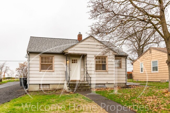 Building Photo - 427 E Pine St