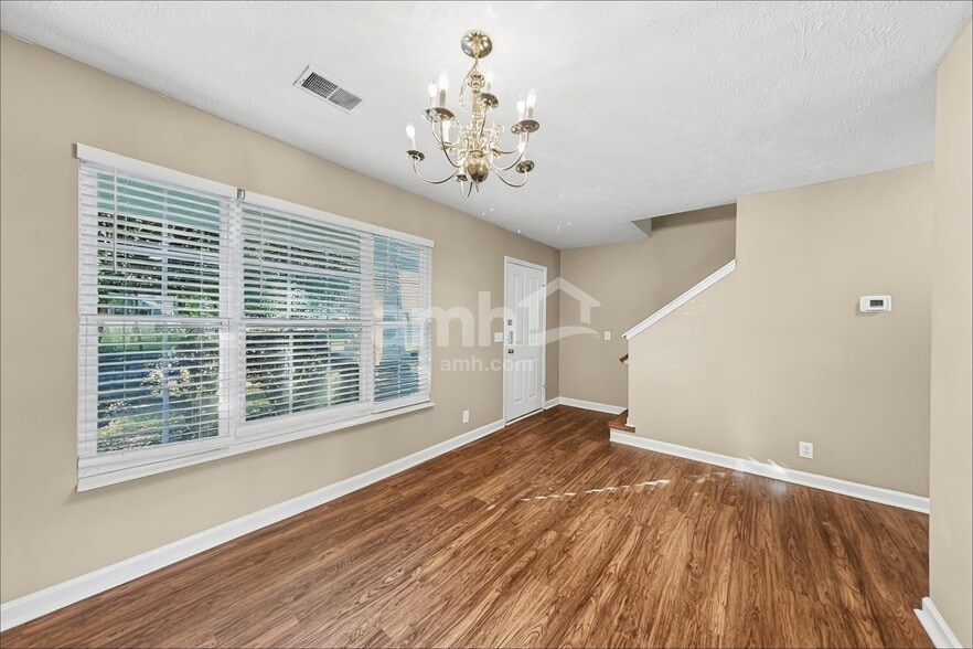 Building Photo - 4060 Longfellow Dr