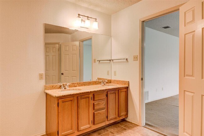 Building Photo - 8406 La Naranja Cove