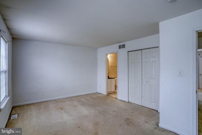 Building Photo - 407 Champs Ln