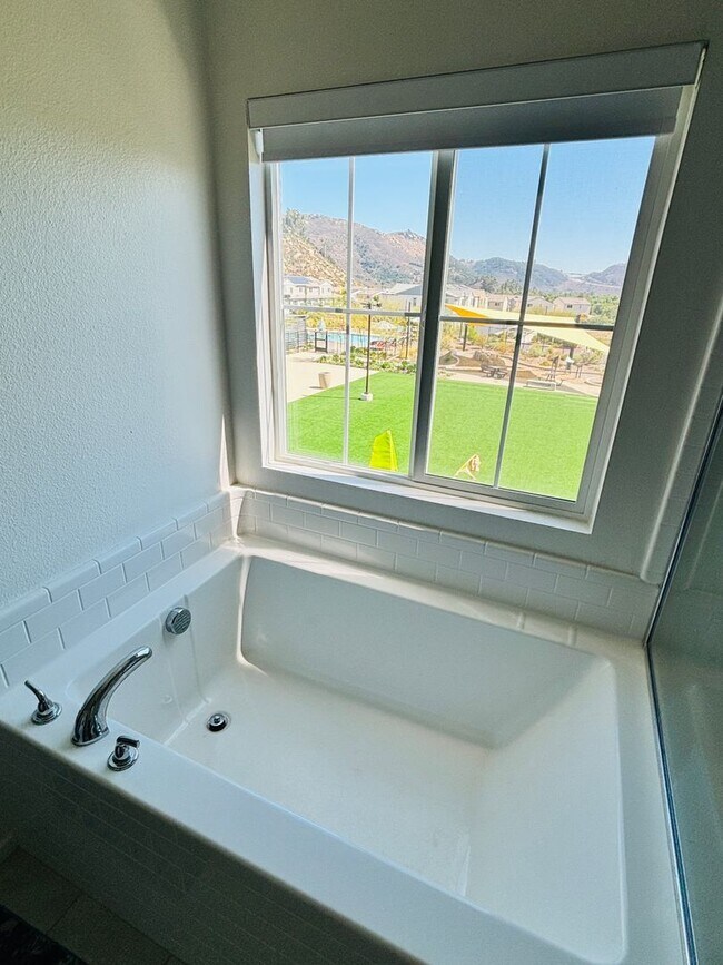 Building Photo - Gorgeous Citro Townhome for Rent