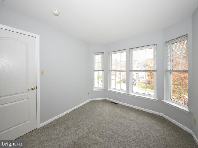 Building Photo - 102 Marielle Ln