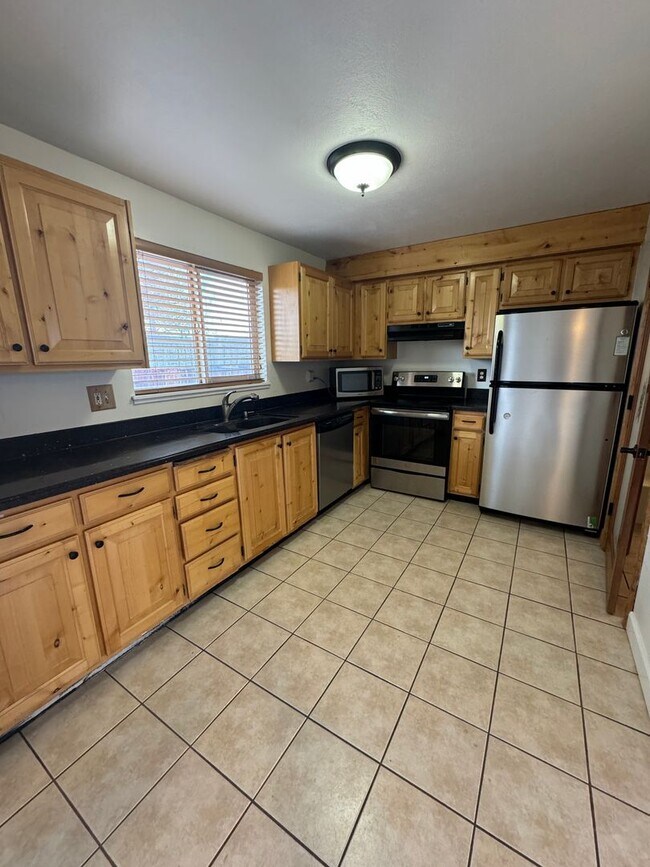 Building Photo - Beautiful Taylosville Home for rent!