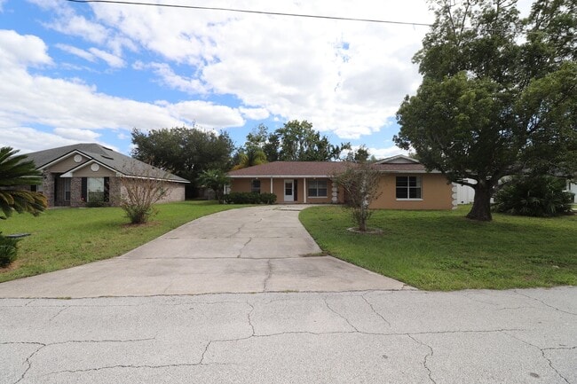 Building Photo - 3/2/2 Fence yard side, entry garage