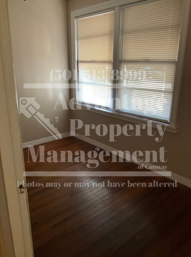 Building Photo - 702 2nd St