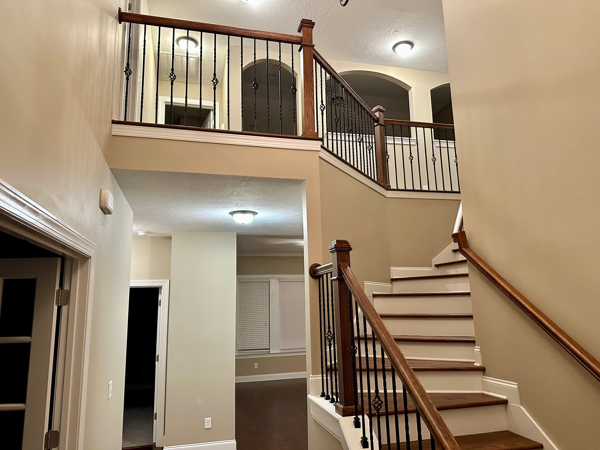Building Photo - 4064 Ellington Dr