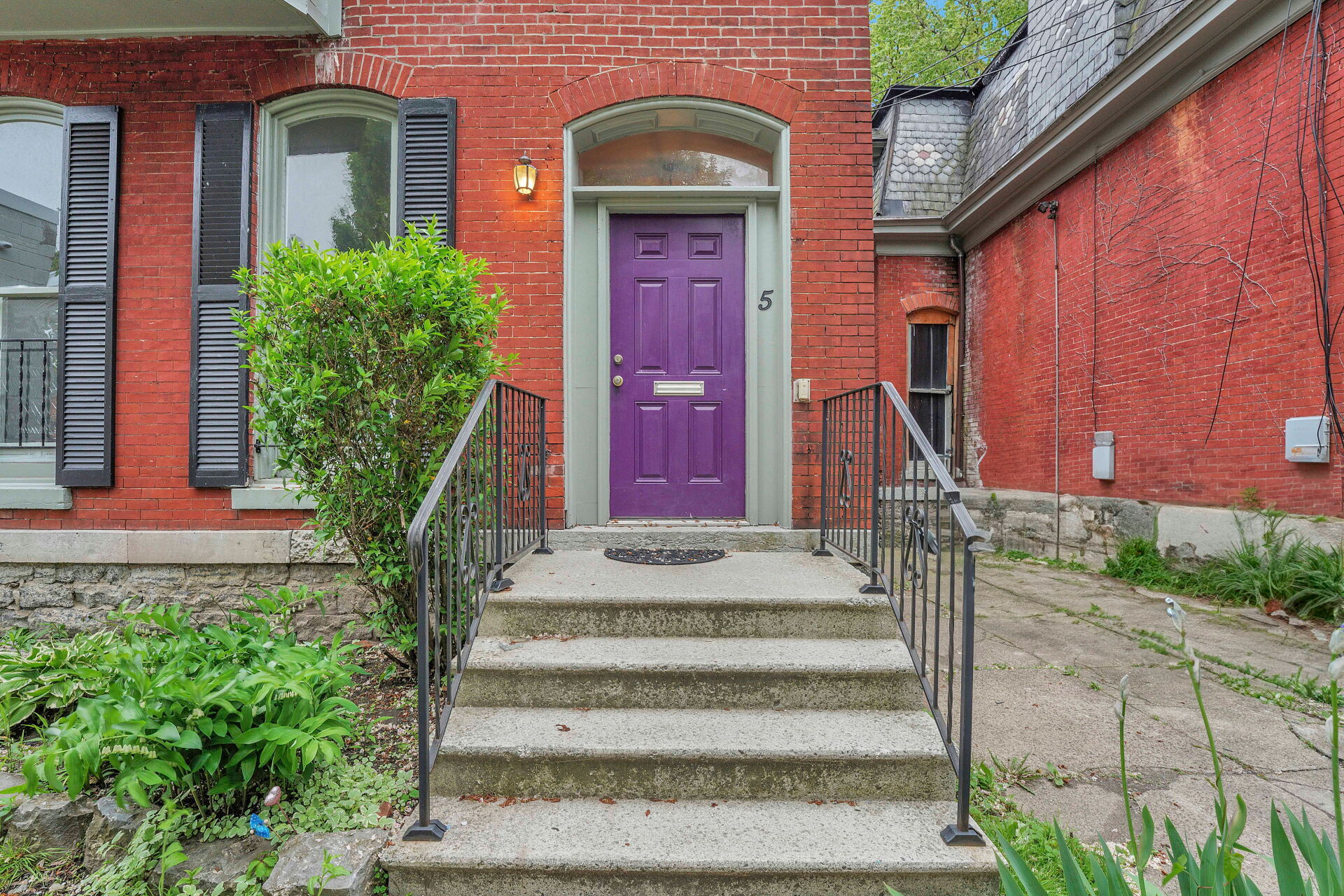 Building Photo - 1 Saint Louis Pl