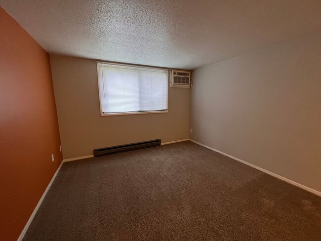 Building Photo - 902 Benton Dr