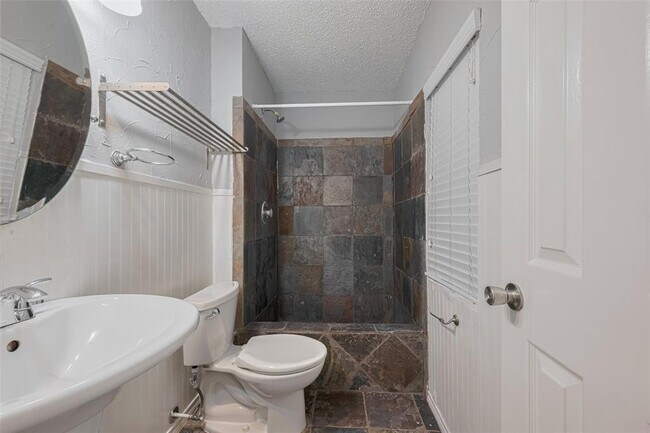 Building Photo - 3610 Bee Bayou Ln