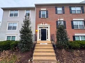 Building Photo - Bright And Cozy 3 Bed 2 Bath Condo In Vibrant Heights On Penderbrook